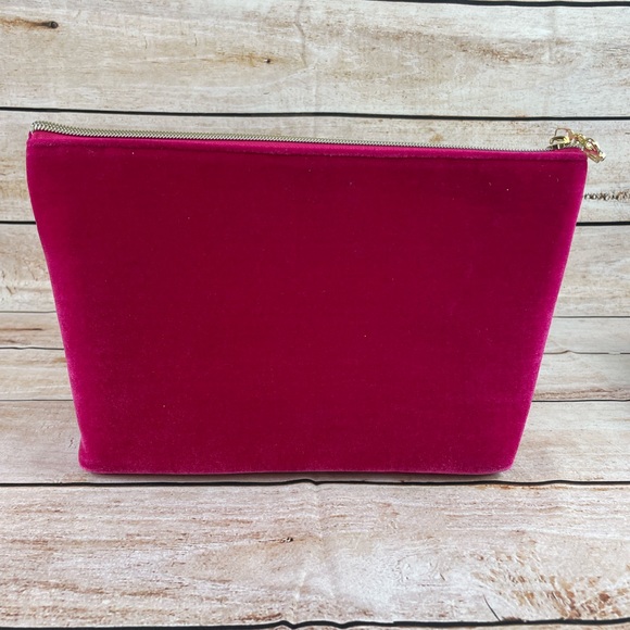 ๐ Juicy Couture Soft Velvet Cosmetic Bag - Picture 12 of 12